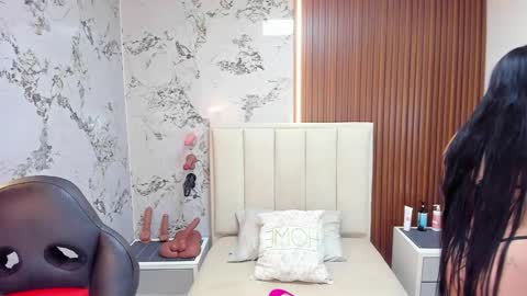 M E G A N  online show from 03-25-26, 04:18