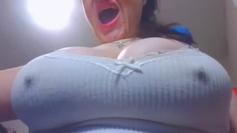 Snapshot of megatitsxx chatting on 11-01-25, 12:07 SHAROLD online show from 11-01-25, 12:07