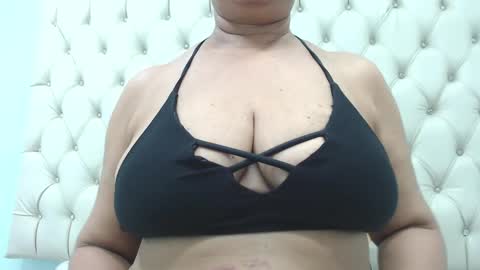 Snapshot of megatitsxxx chatting on 12-14-24, 05:58 milfpleasure online show from 12-14-24, 05:58