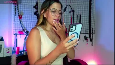 Snapshot of meggan_greey chatting on 12-09-24, 01:24 Your best slave online show from 12-09-24, 01:24