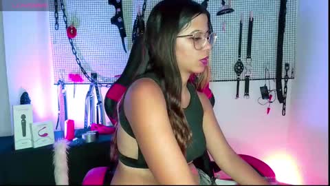 Snapshot of meggan_greey chatting on 12-10-24, 11:22 Your best slave online show from 12-10-24, 11:22