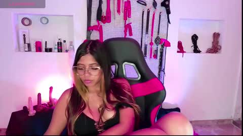 Snapshot of meggan_greey chatting on 12-15-24, 05:31 Your best slave online show from 12-15-24, 05:31