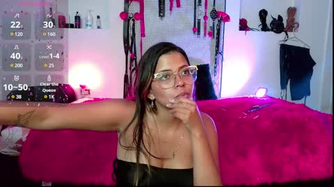Snapshot of meggan_greey chatting on 12-18-24, 01:15 Your best slave online show from 12-18-24, 01:15