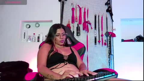 Snapshot of meggan_greey chatting on 12-28-24, 06:29 Your best slave online show from 12-28-24, 06:29