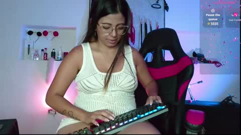 Snapshot of meggan_greey chatting on 01-20-25, 12:25 Your best slave online show from 01-20-25, 12:25