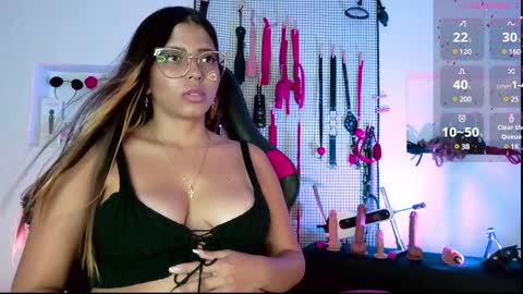 Snapshot of meggan_greey chatting on 01-21-25, 10:08 Your best slave online show from 01-21-25, 10:08