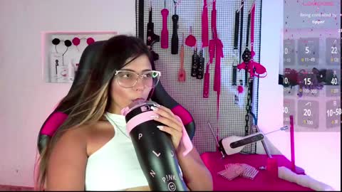 Snapshot of meggan_greey chatting on 02-05-25, 08:46 Your best slave online show from 02-05-25, 08:46