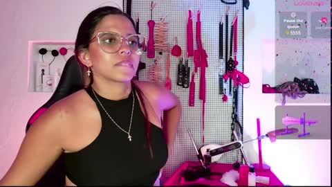 Snapshot of meggan_greey chatting on 02-09-25, 12:49 Your best slave online show from 02-09-25, 12:49