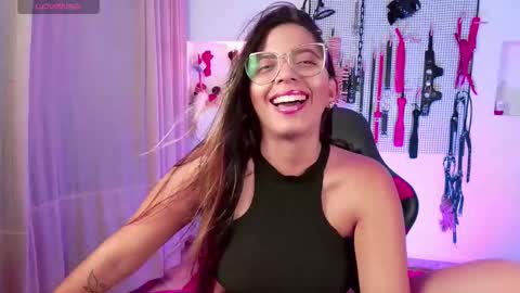 Snapshot of meggan_greey chatting on 09-23-25, 10:02 Your best slave online show from 09-23-25, 10:02