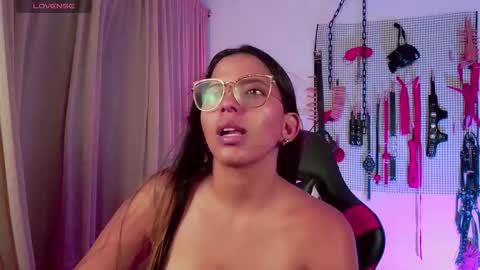 Snapshot of meggan_greey chatting on 10-18-25, 10:21 Your best slave online show from 10-18-25, 10:21