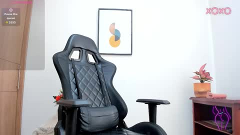 Meghan  online show from 10-15-25, 01:33