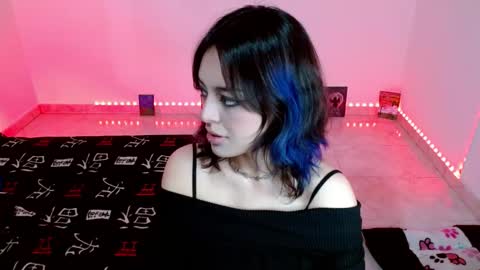 Snapshot of mei04_ chatting on 10-30-25, 03:30 Melissa online show from 10-30-25, 03:30