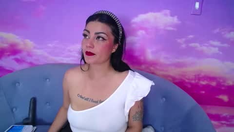 Snapshot of mei_kora chatting on 11-14-25, 12:48 Mel online show from 11-14-25, 12:48