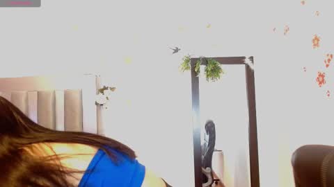 Snapshot of mei_kora chatting on 11-23-25, 03:50 Mel online show from 11-23-25, 03:50