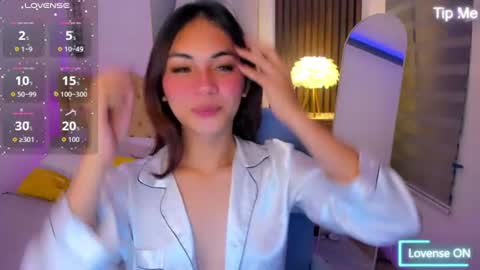 Snapshot of meiluxe chatting on 07-06-26, 05:04 meiluxe online show from 07-06-26, 05:04