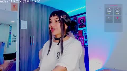 Melissa  -  -  Please help me to reach 100 thumbs up online show from 01-23-25, 02:23