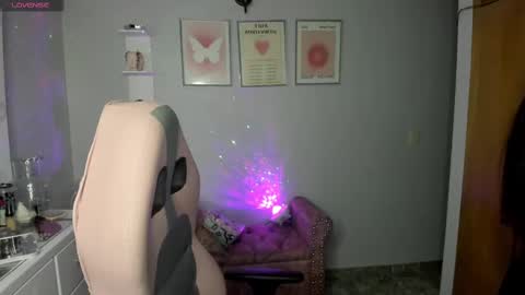 Snapshot of melaany_ chatting on 09-23-25, 12:35 Melaany online show from 09-23-25, 12:35