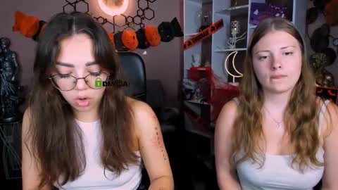 Snapshot of melani_bumm chatting on 10-23-25, 06:13 melani_bumm online show from 10-23-25, 06:13