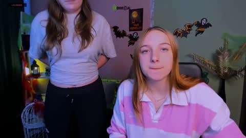 Snapshot of melani_bumm chatting on 10-27-25, 01:26 melani_bumm online show from 10-27-25, 01:26