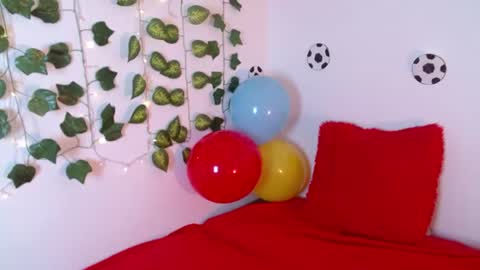 Snapshot of melanie_18_ chatting on 07-05-26, 04:19 melanie online show from 07-05-26, 04:19