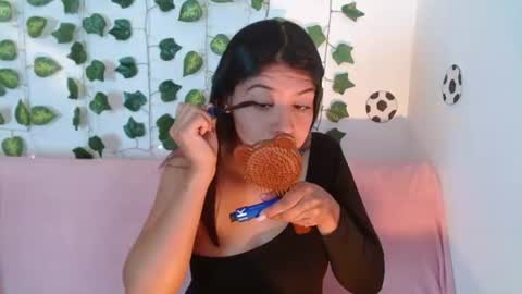 Snapshot of melanie_18_ chatting on 07-10-26, 10:45 melanie online show from 07-10-26, 10:45