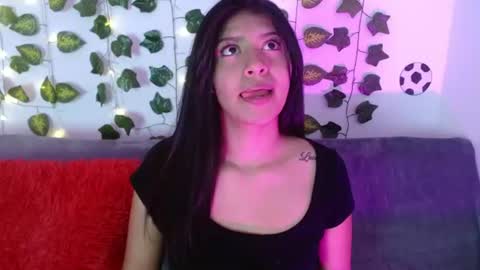 Snapshot of melanie_18_ chatting on 07-16-26, 10:16 melanie online show from 07-16-26, 10:16