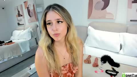 Melanie Baez online show from 02-10-25, 09:04