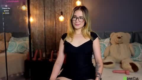 Snapshot of melanie__5 chatting on 04-20-26, 02:14 Melanie Baez online show from 04-20-26, 02:14