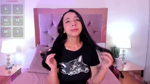 Snapshot of melanie__hills chatting on 02-16-26, 11:39 Melanie online show from 02-16-26, 11:39