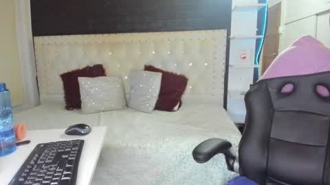 Melanie  online show from 03-11-25, 07:15