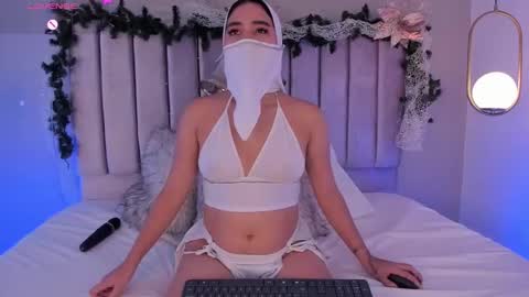 Snapshot of melanie_hillz chatting on 11-25-25, 07:58 Melanie online show from 11-25-25, 07:58