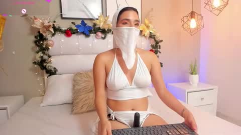 Snapshot of melanie_hillz chatting on 11-26-25, 08:54 Melanie online show from 11-26-25, 08:54