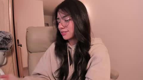 Snapshot of melanie_owo chatting on 01-15-26, 12:04 Melanie online show from 01-15-26, 12:04