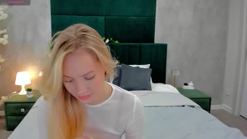 Melanie online show from 11-20-25, 01:06