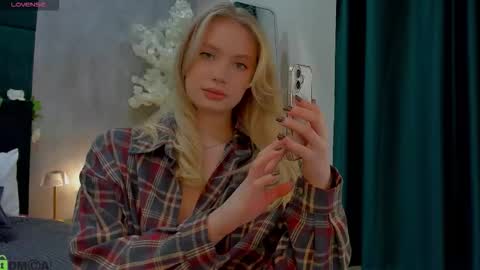 Melanie online show from 11-22-25, 01:04