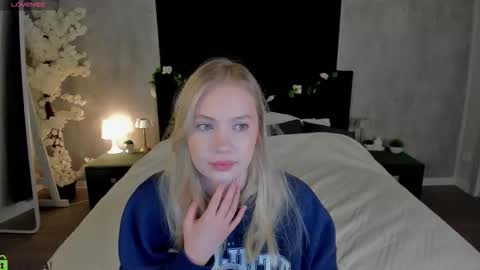 Melanie online show from 12-02-25, 01:00