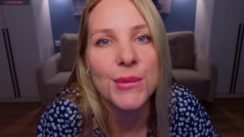 Snapshot of melaniebennett chatting on 05-21-26, 06:53 Melanie Bennett online show from 05-21-26, 06:53