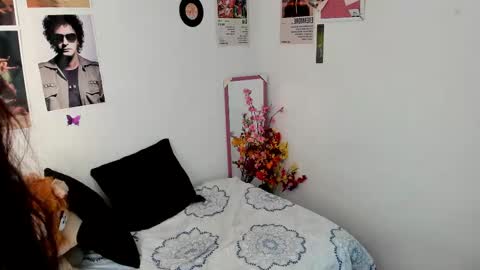 Snapshot of melanieev chatting on 02-20-25, 08:47 mel online show from 02-20-25, 08:47