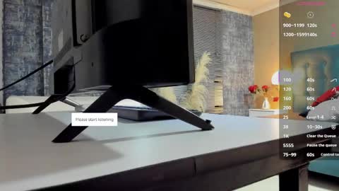 Snapshot of melanierioss_ chatting on 04-30-26, 01:17 online show from 04-30-26, 01:17