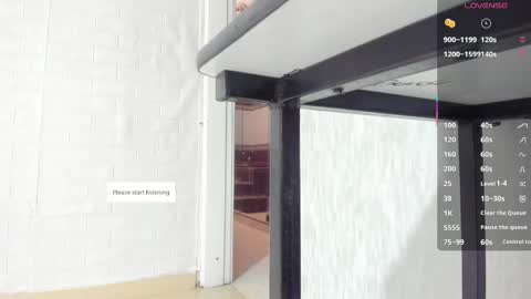 Snapshot of melanierioss_ chatting on 05-12-26, 01:08 online show from 05-12-26, 01:08