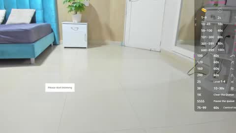 Snapshot of melanierioss_ chatting on 05-27-26, 12:35 online show from 05-27-26, 12:35