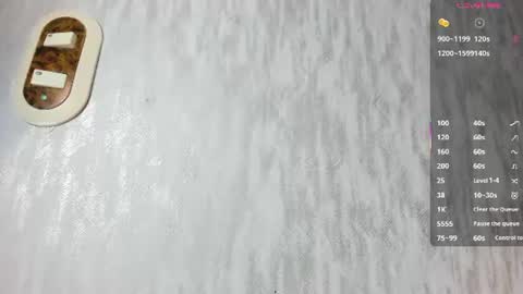 Snapshot of melanierioss_ chatting on 06-20-26, 12:52 online show from 06-20-26, 12:52