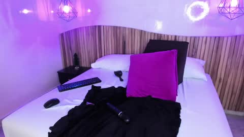 Melanie Roux online show from 01-07-25, 10:41