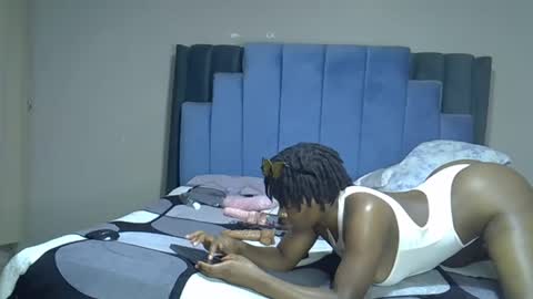 Snapshot of melanin_moon chatting on 06-05-26, 02:51 Moon online show from 06-05-26, 02:51