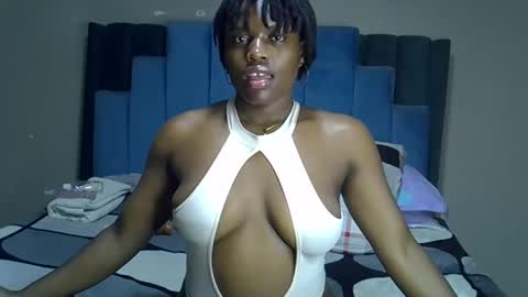 Snapshot of melanin_moon chatting on 06-07-26, 01:21 Moon online show from 06-07-26, 01:21