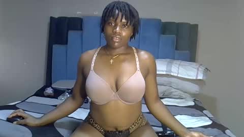 Snapshot of melanin_moon chatting on 06-09-26, 01:56 Moon online show from 06-09-26, 01:56