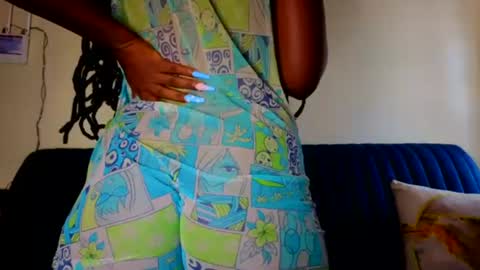 Snapshot of melanin_sassy96 chatting on 06-30-26, 06:47 bad lil shawry online show from 06-30-26, 06:47