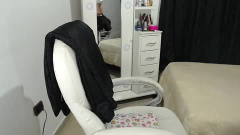 Melannie online show from 01-20-25, 10:37