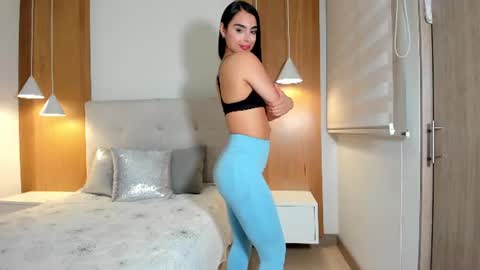 Snapshot of melanyrosse chatting on 06-20-26, 01:41 Melany online show from 06-20-26, 01:41