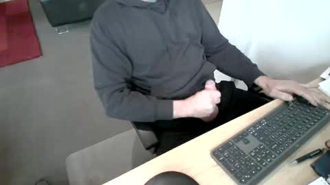 melbguy_075 online show from 11-03-25, 02:35